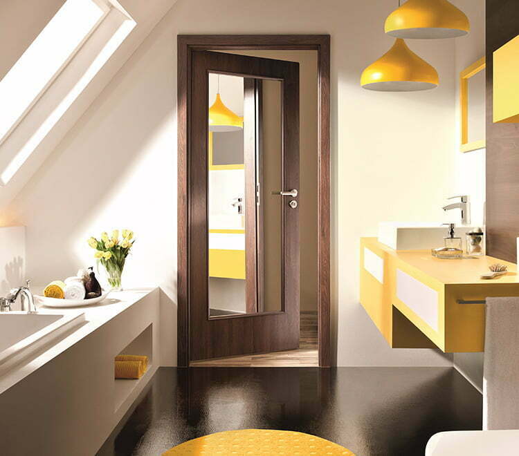 Nardom - tmavé dvere so zrkadlom